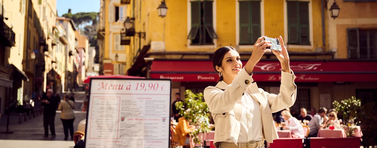 Raquel Romans in the Old Town of Nice