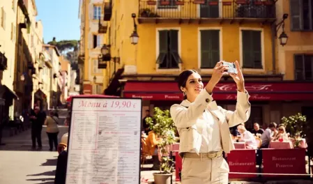 Raquel Romans in the Old Town of Nice