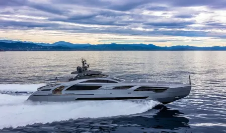 Pershing 140