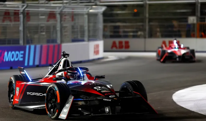 Pascal Wehrlein wins; Porsche on top at Diriyah ePrix