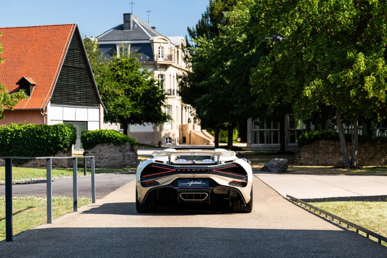 W16 Mistral