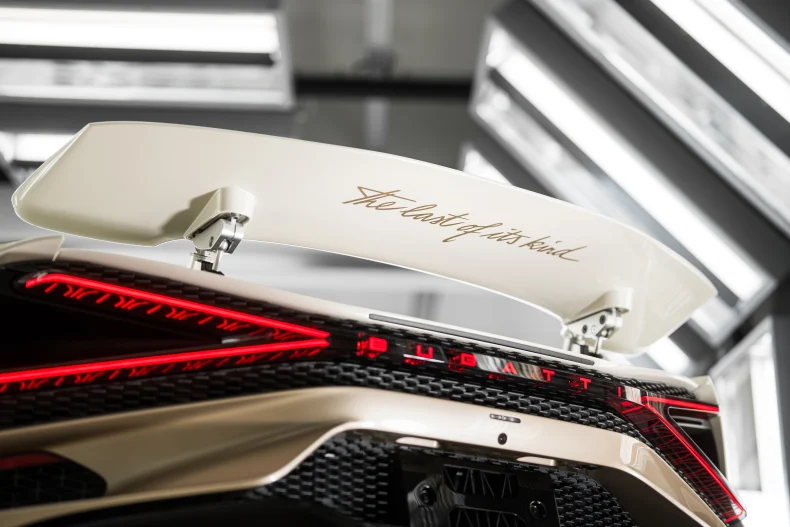 W16 Mistral