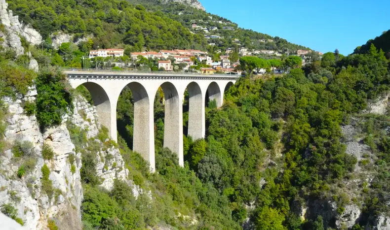White Arch Bridge on Moyenne Corniche