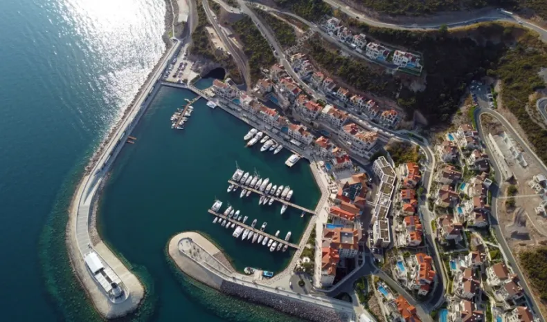 Lustica Bay