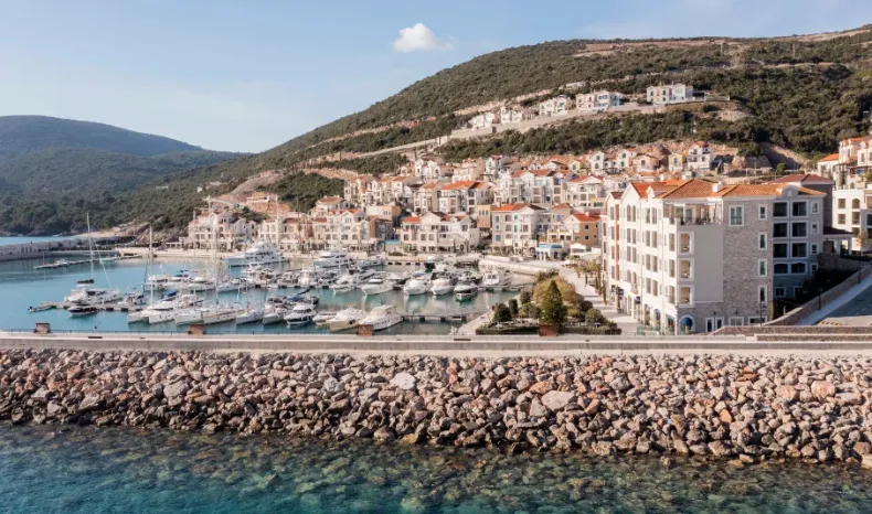 Lustica Bay