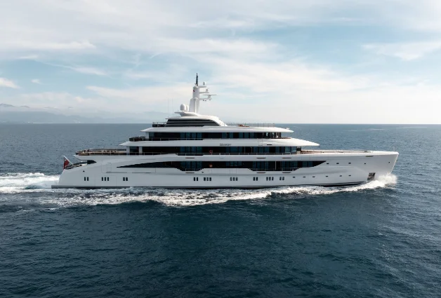 What does this €199 million Amels superyacht offer?
