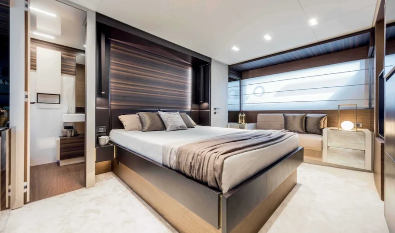 Ferretti 670 yacht
