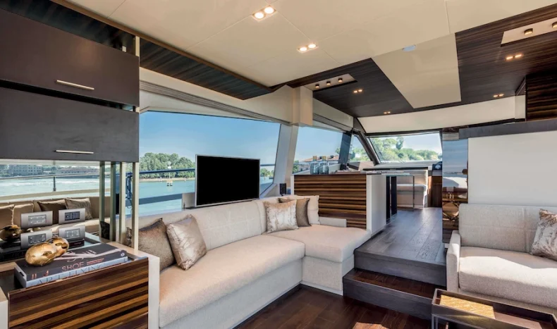 Ferretti 670 yacht