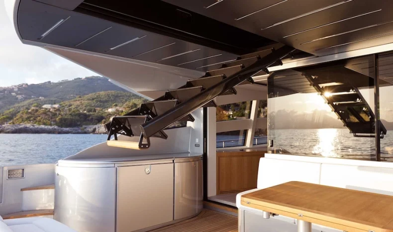 Pershing 74