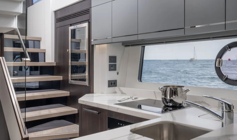 Sunseeker Predator 74 yacht