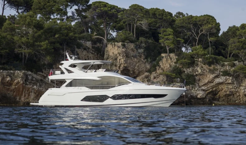 Sunseeker 76 yacht