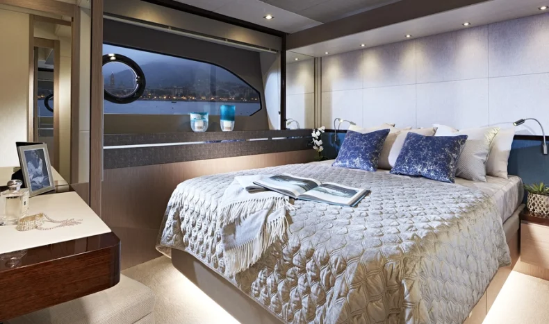Sunseeker 76 yacht